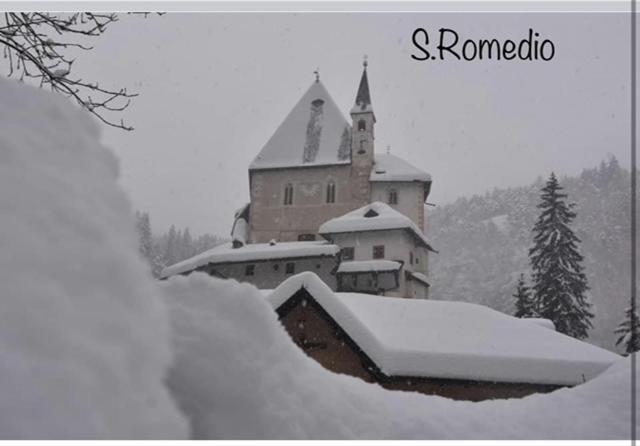 Appartamento Da Romina Con Parcheggio Gratuito Sanzeno Luaran gambar